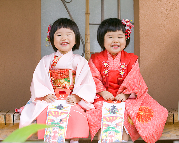 七五三☆３歳女の子 双子ちゃんご姉妹で♪ | 福岡市の老舗フォト 